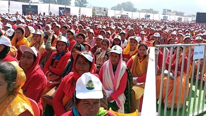 CM Dhami: चमोली में मुख्यमंत्री ने किया जोरदार रोड शो, नंदा-गौरा महोत्सव में पहुंचे...तस्वीरों में देखिए Nanda-Gaura Mahotsav in Chamoli Cm Dhami Road show grand welcome Uttarakhand Watch Photos