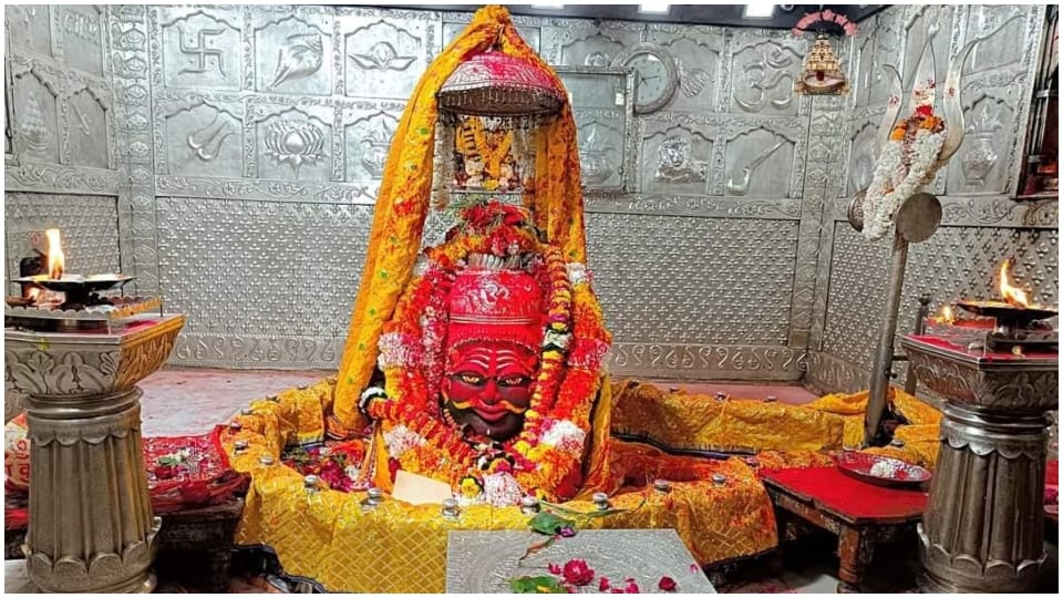 Devotees played Holi with Baba Mahakal 40 day spring festival begins in Ujjain Hindi News