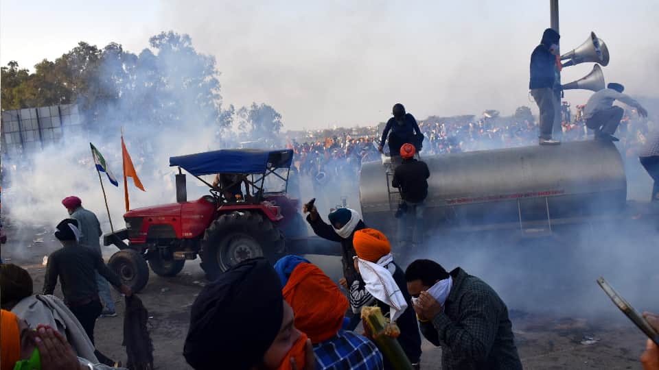 Farmer Protest Photo Clash again on Shambhu-Data Singh Wala border police fired tear gas shells rubber bullets