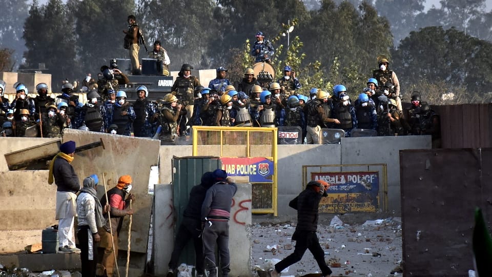 Farmer Protest Photo Clash again on Shambhu-Data Singh Wala border police fired tear gas shells rubber bullets