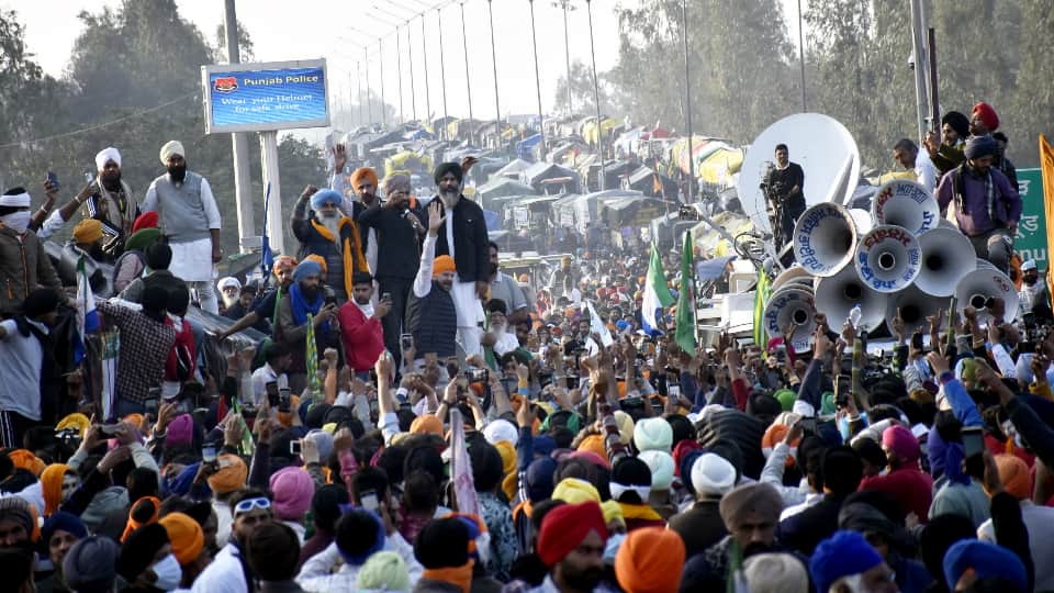 Farmer Protest Photo Clash again on Shambhu-Data Singh Wala border police fired tear gas shells rubber bullets