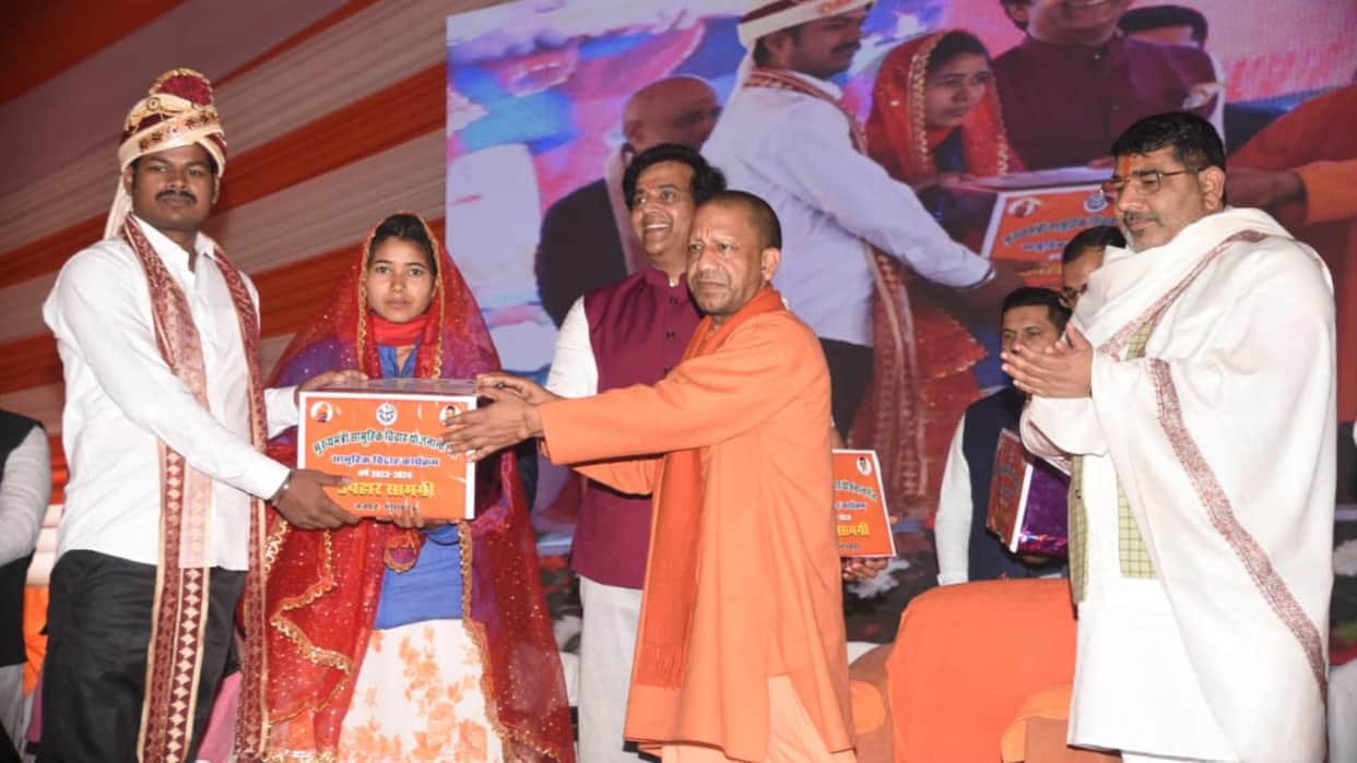 CM yogi reach in mass marriage at gorakhpur