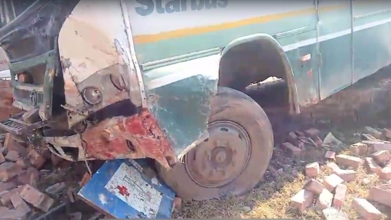 Road accident: Ghumarwin-Amritsar HRTC bus brake failed, hit the security wall of the dispensary