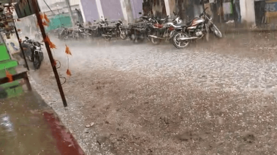 Hail has also fallen along with rain in Korba today weather update