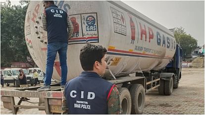 Large consignment of liquor recovered in Patna.bihar police found in 14 wheeler tanker of HP Gas.
