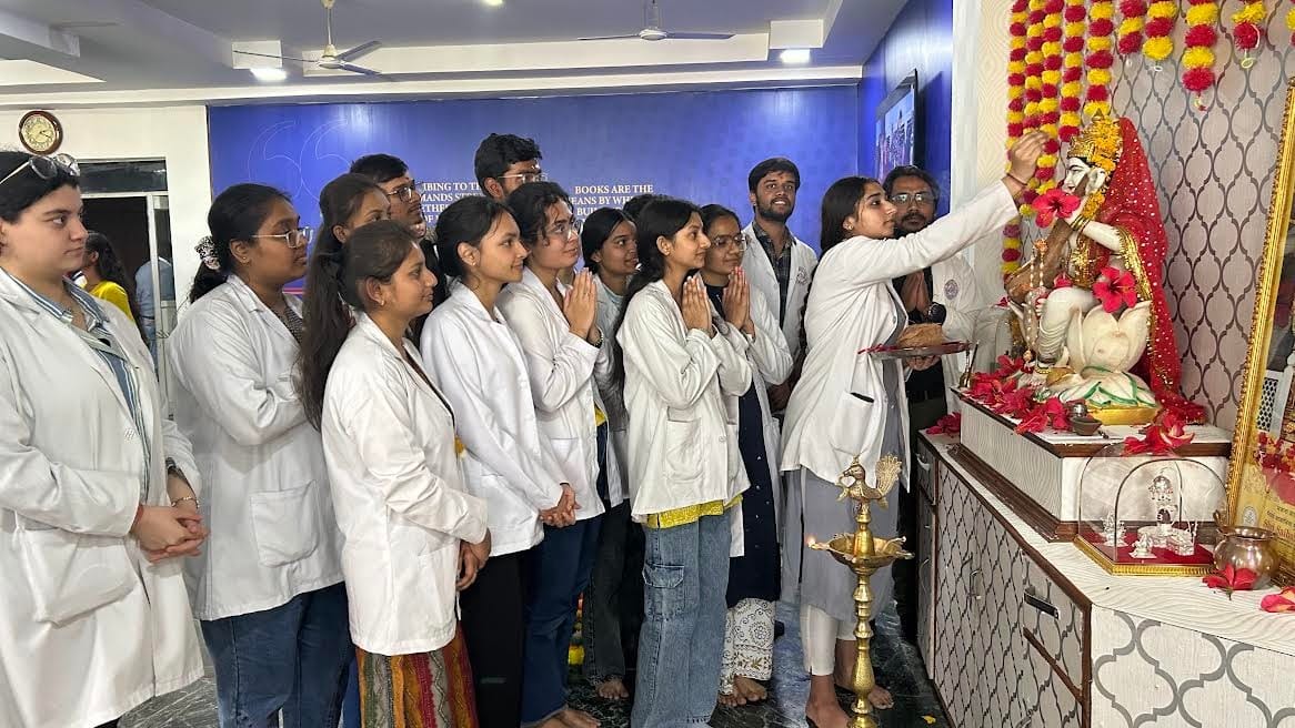 Basant Panchmi: Teachers and students worshiped Saraswati on Basant Panchami, together worshiped maa Saraswati