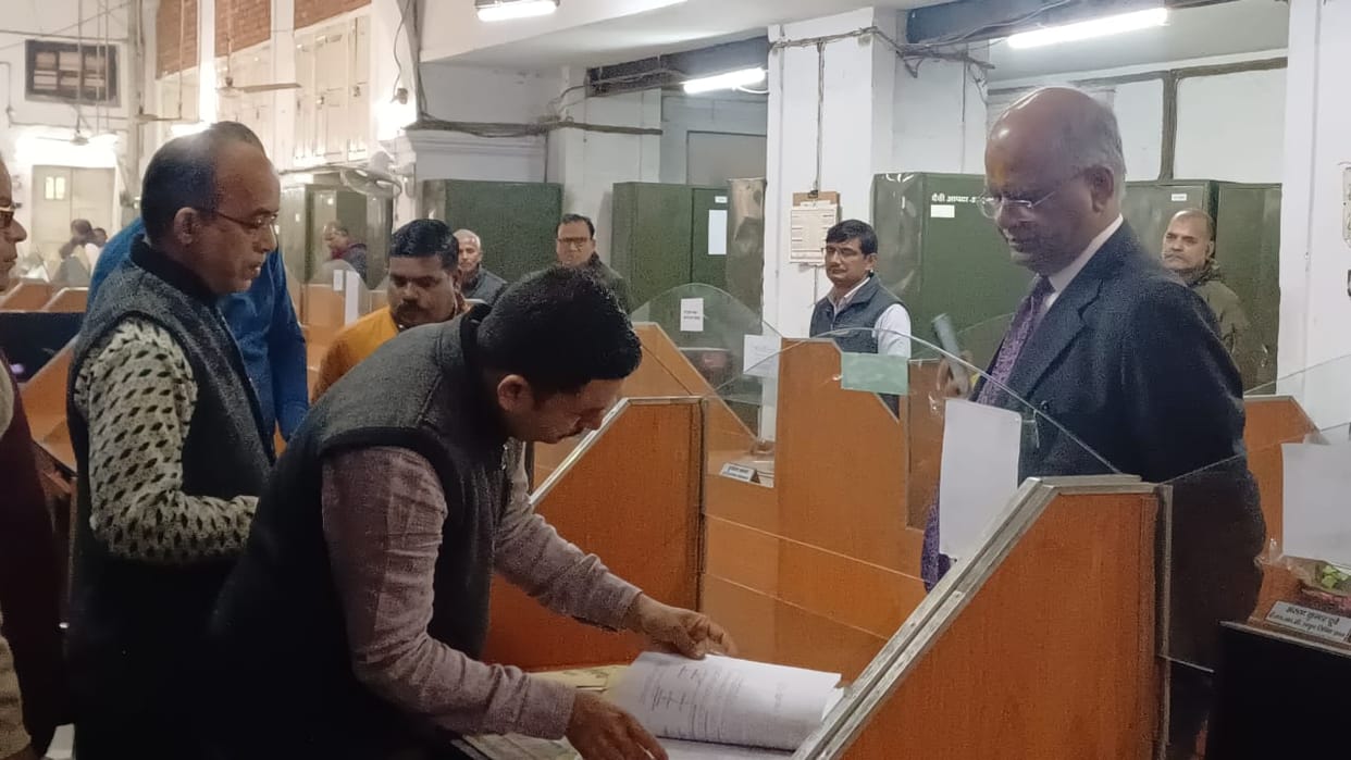 UP Revenue Council Chairman Hemant Rao inspected Collectorate premises in Chandauli