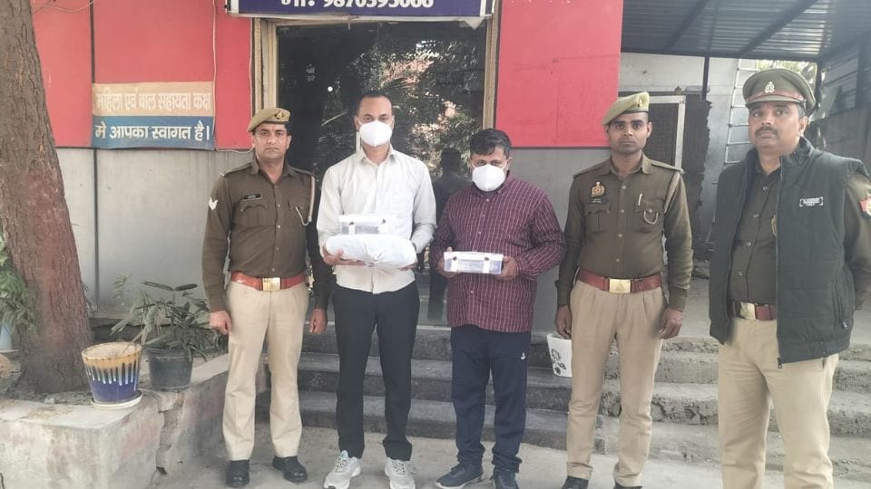 Police arrested two accused who stole cash from ATM after testing in Noida