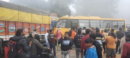 Collision between school bus and truck in Bijnor, parents were horrified to see children drenched in blood