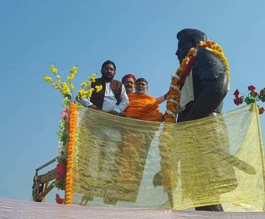 Muzaffarnagar: Thakur Dheer Singhs statue unveiled, guests paid their respects by garlanding