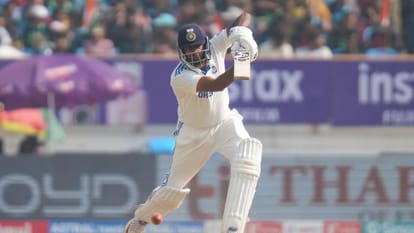 IND vs ENG: अश्विन ने की बड़ी गलती, भारत को हुआ नुकसान, 5/0 के स्कोर शुरू हुई इंग्लैंड की दूसरी पारी IND vs ENG Ashwin made a big mistake India fined England second innings will start with a score of 5/0