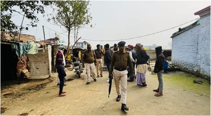 Bihar Police : Neighbour threw bomb at house in Siwan.including child Three people of the family injured.