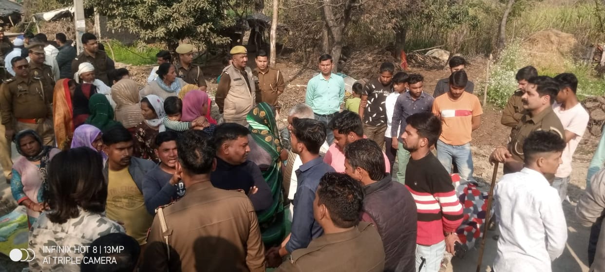 Bull killed an elderly farmer in Bijnor and angry villagers created ruckus