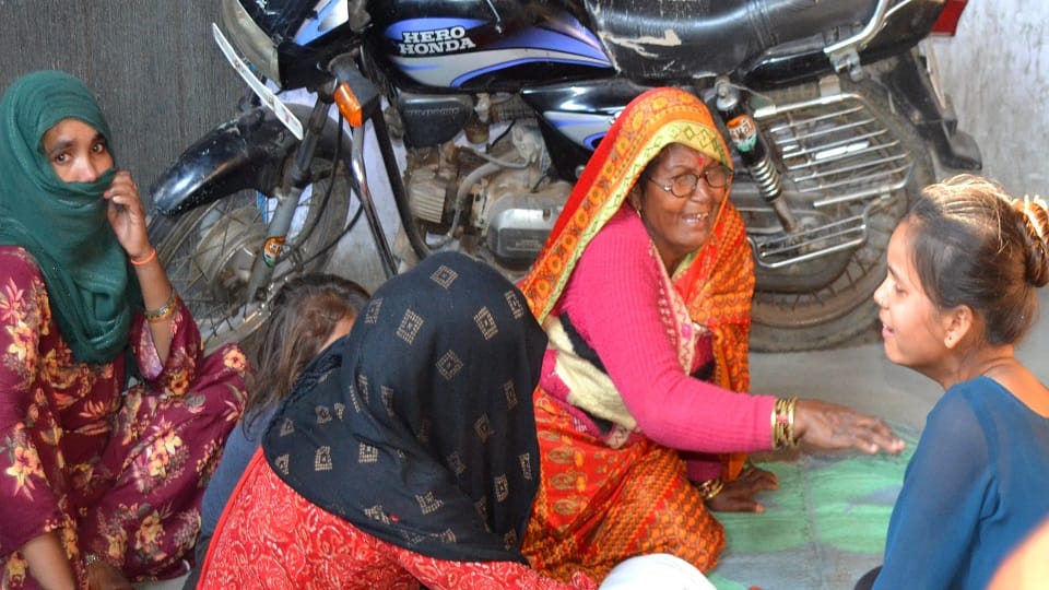 Two sisters fell into a well while drying clothes on the terrace