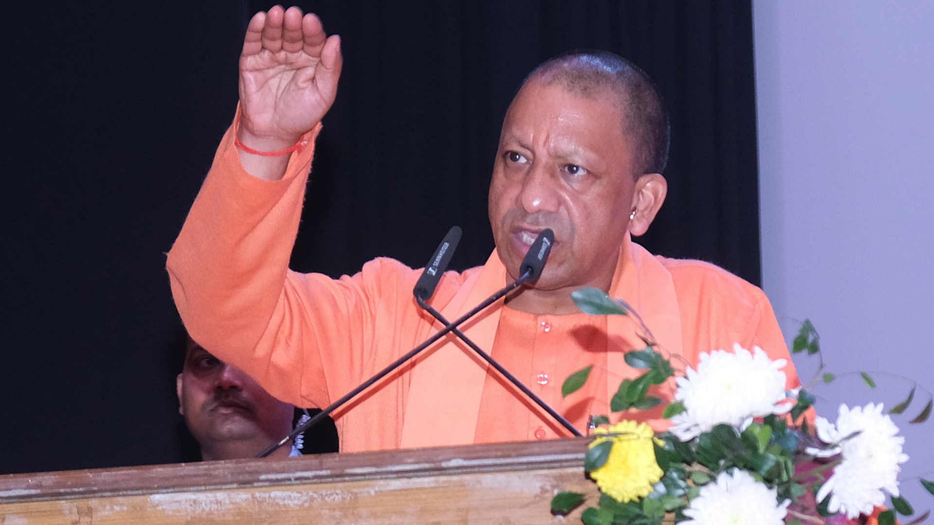 गोरखपुर में सीएम योगी।