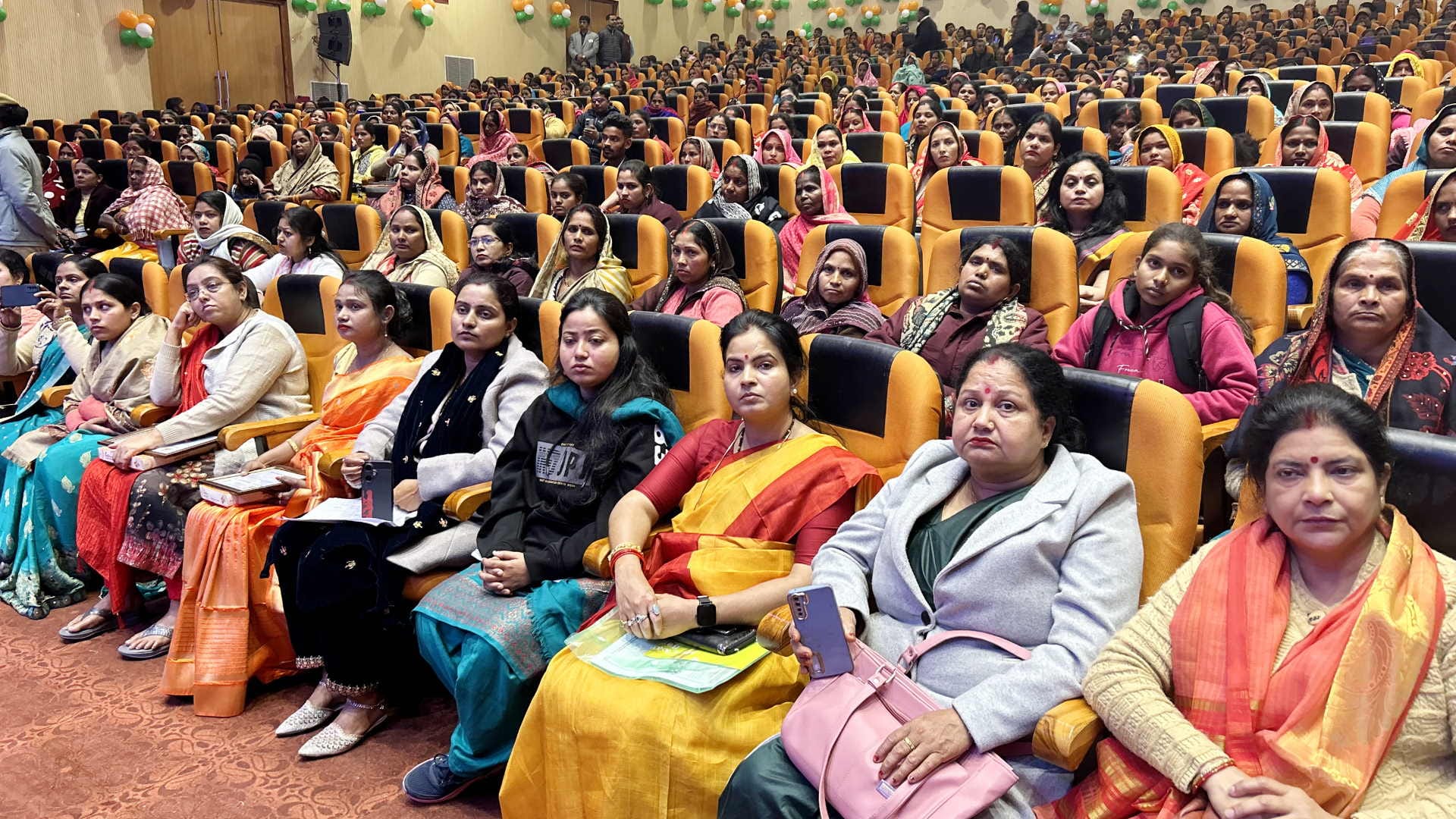 Nari Shakti Vandan Sammelan in CM Yogi Drone Didi take training