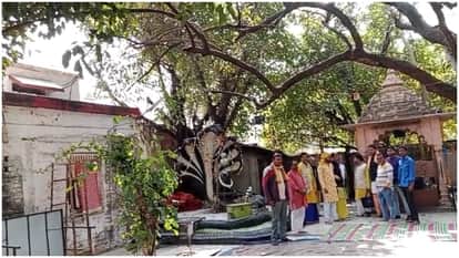Hindu organizations memorandum in protest against drain being built near Siddheshwari Shaktipeeth in Vidisha