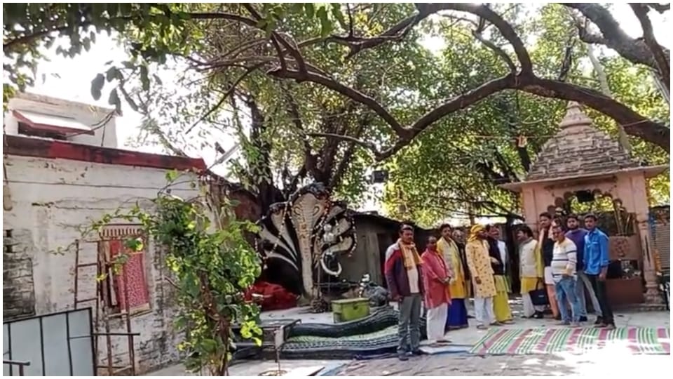 हिंदू संगठनों ने मांग को लेकर सौंपा ज्ञापन।