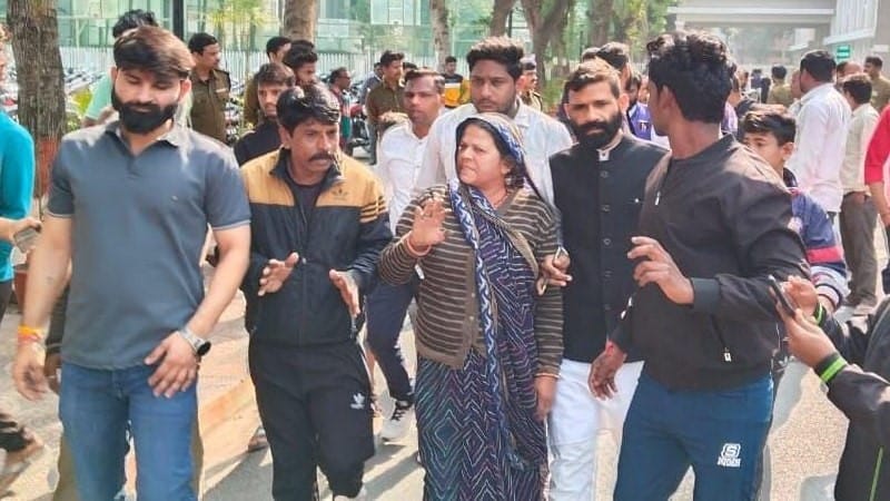 Woman dies due to injury in school, family members protest by keeping dead body
