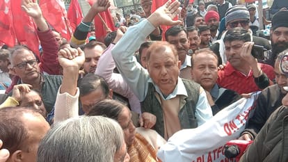 Bharat Bandh: किसानों के भारत बंद का जम्मू कश्मीर में असर नहीं, मांगों के लिए सीटू ने भरी हूंकार Bharat Bandh: Farmers Bharat Bandh no effect in Jammu Kashmir CITU protest in jammu city