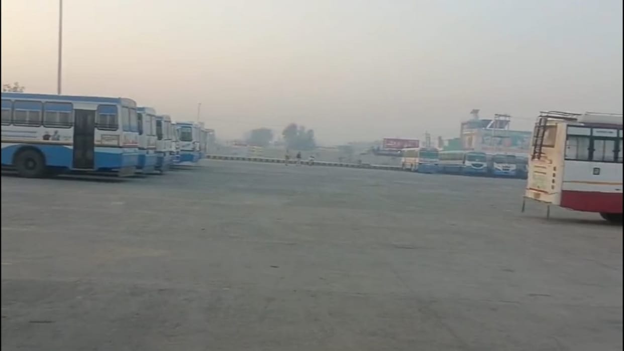 Bharat Bandh, Blockade of roadways in Hisar, Private bus operators did not come along