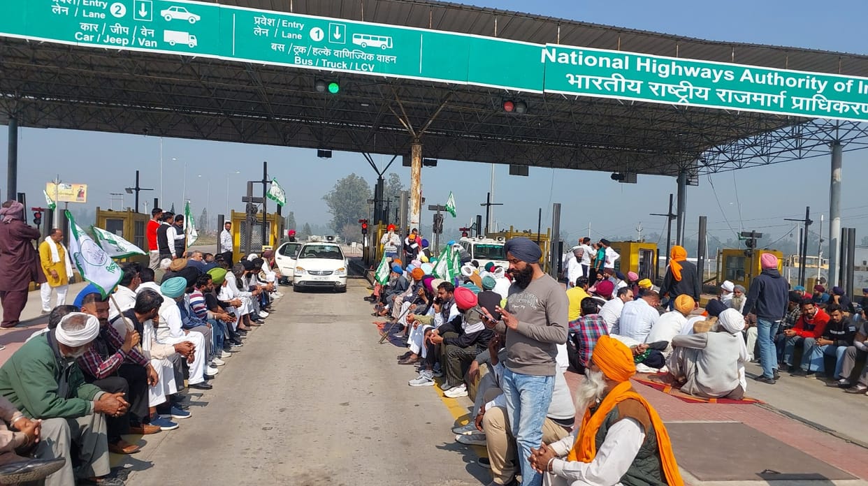 Farmer Protest Live Updates Bharat Bandh Chaos At Punjab Haryana Border News in Hindi