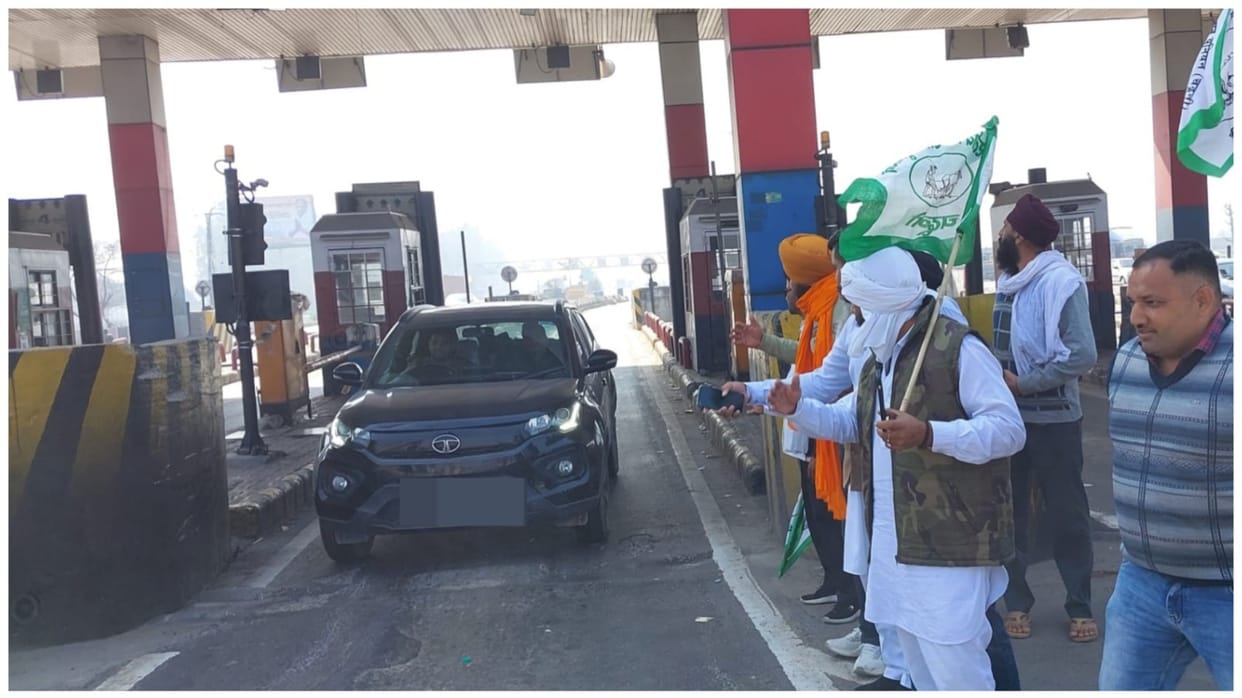 Kisan Andolan: 16 tolls made free, 1500 buses jammed, tractor march today