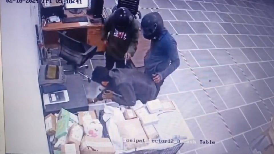 Accountant assaulted at courier store in Sonipat at gunpoint, miscreants looted lakh