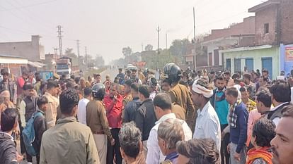 Mainpuri Road accident Max vehicle crushed bike rider uncle died nephew injured