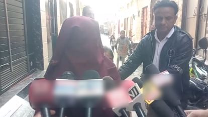 UP: बेहद खतरनाक हैं खालापार से बरामद बम, एक घर उड़ाने के लिए काफी थी एक बोतल, नेपाल से है कनेक्शन Dangerous Time Bombs recovered in Muzaffarnagar, one was enough to blow a house