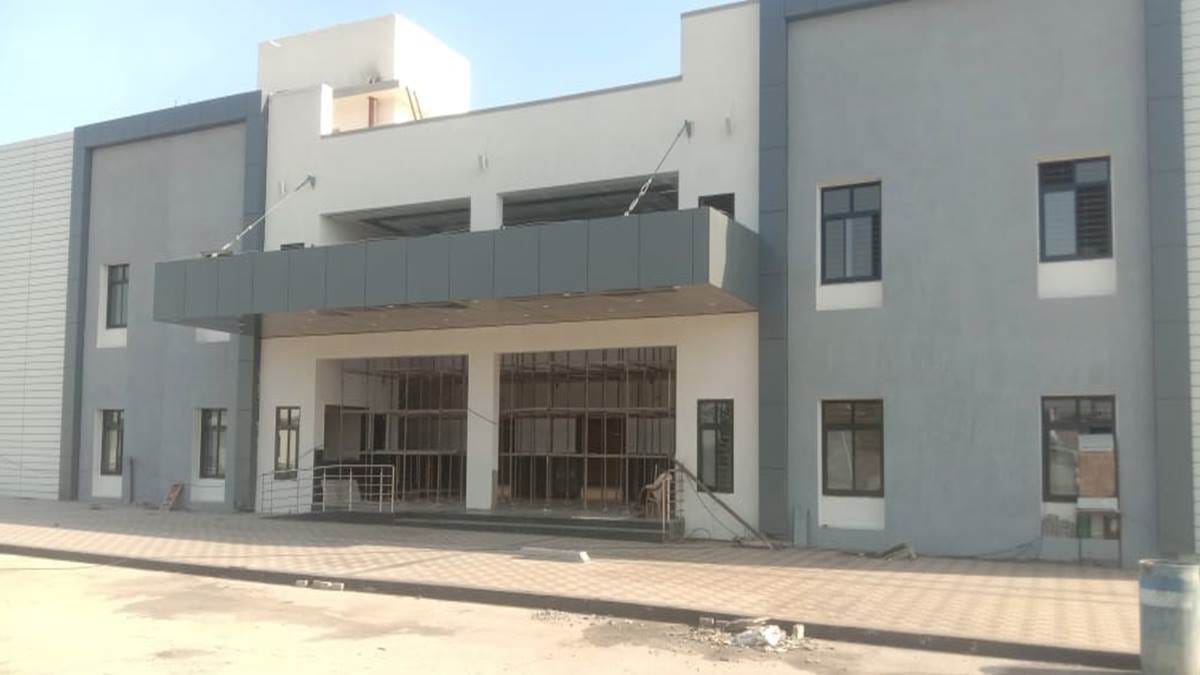 Indore News: Case of shifting of two bus stands in Indore postponed, facilities in the new station incomplete