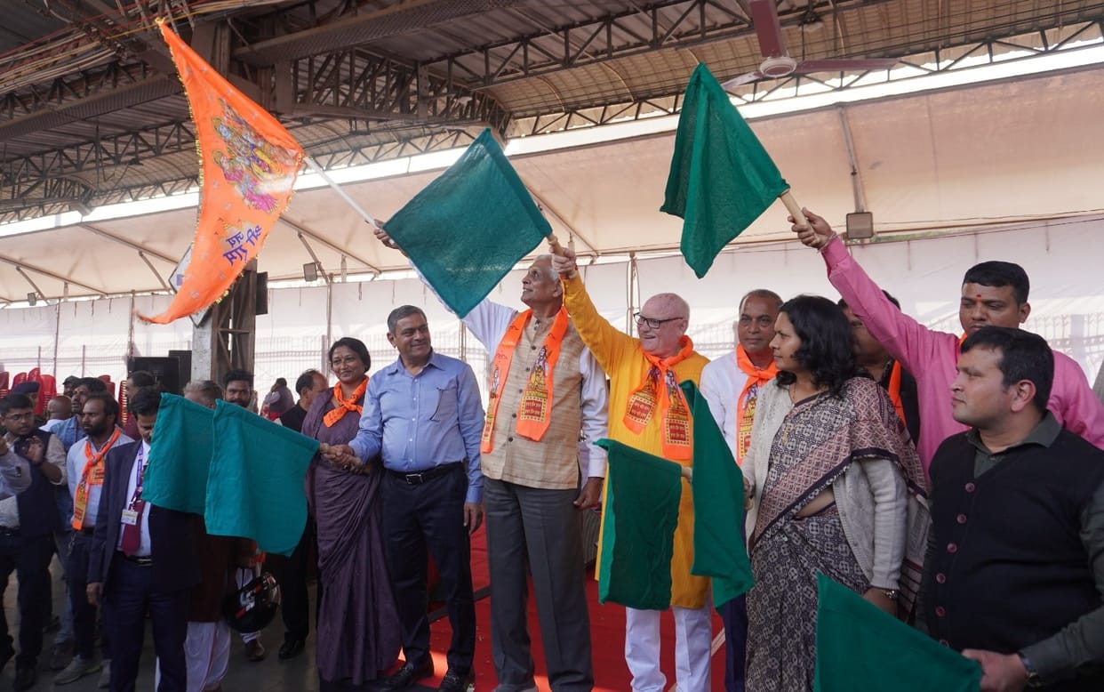 MP News: Aastha train leaves for Ayodhya with 1400 Ram devotees from Bhopal, will complete the journey in 22 h
