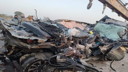 Rajasthan News: बीकानेर एक्सप्रेस वे भीषण सड़क हादसा, पांच की मौत, ट्रक से टक्कर के बाद टवेरा के उड़े परखच्चे Rajasthan News: 5 people died in a road accident, collision between truck and Tavera on Bikaner Expressway