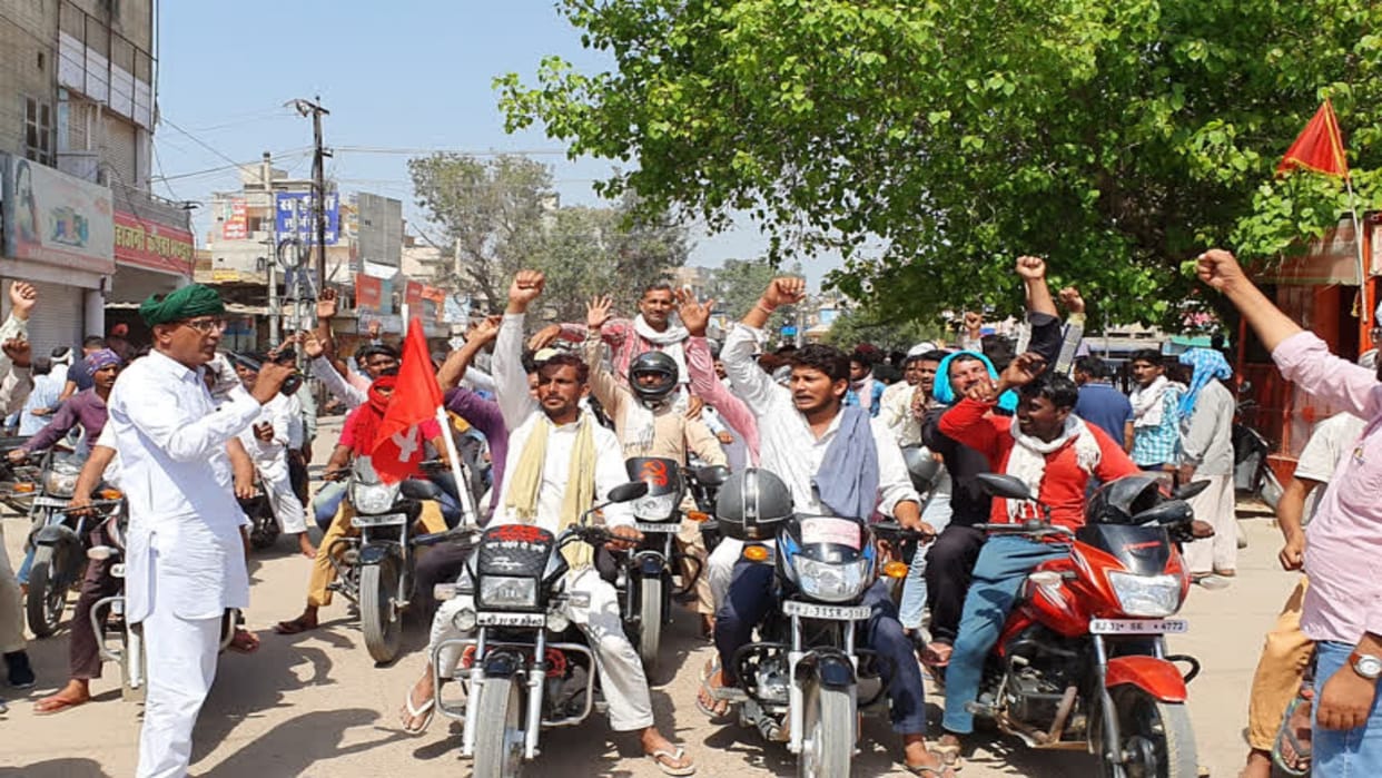 Bharat Bandh: During the bandh in Hanumangarh, farmers broke barricades, all 3 border districts are sealed