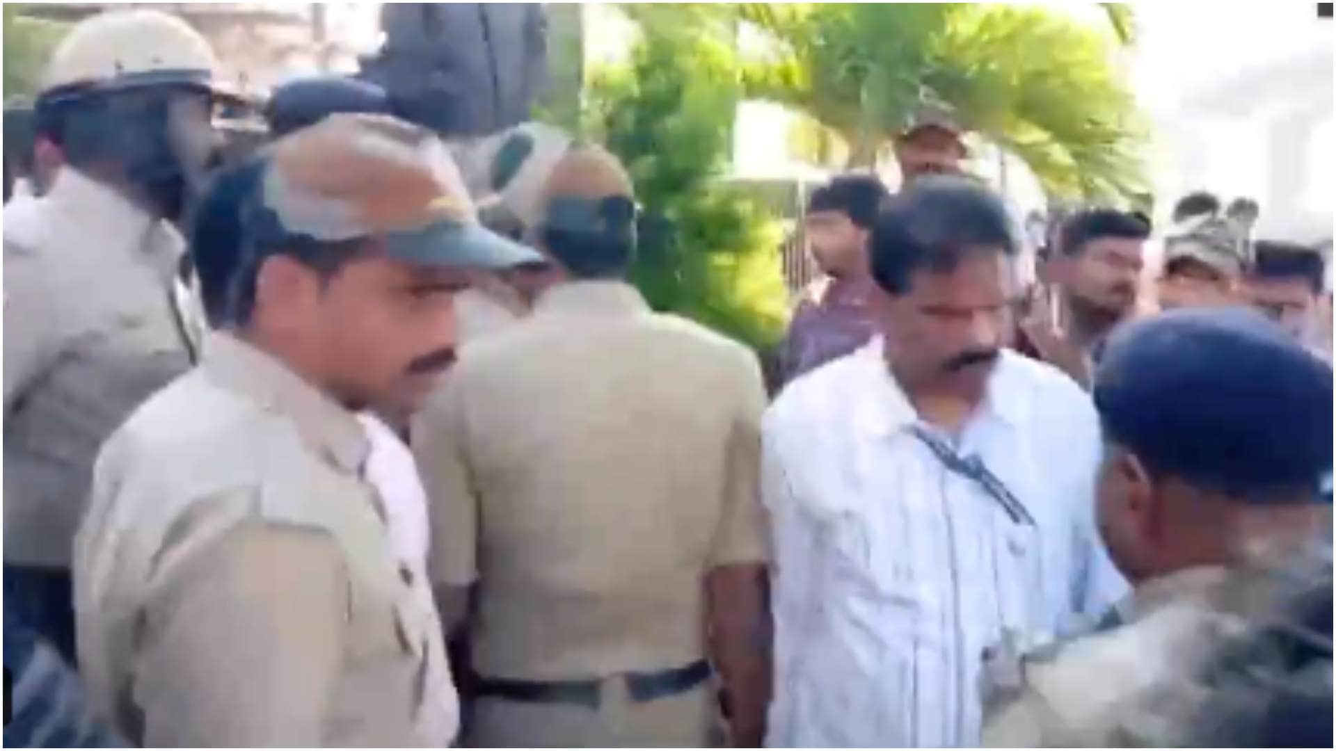 salman khan film Bajrangi Bhaijaan Producer Mall Sealed In Bengaluru for Non Payment Of Tax Dues