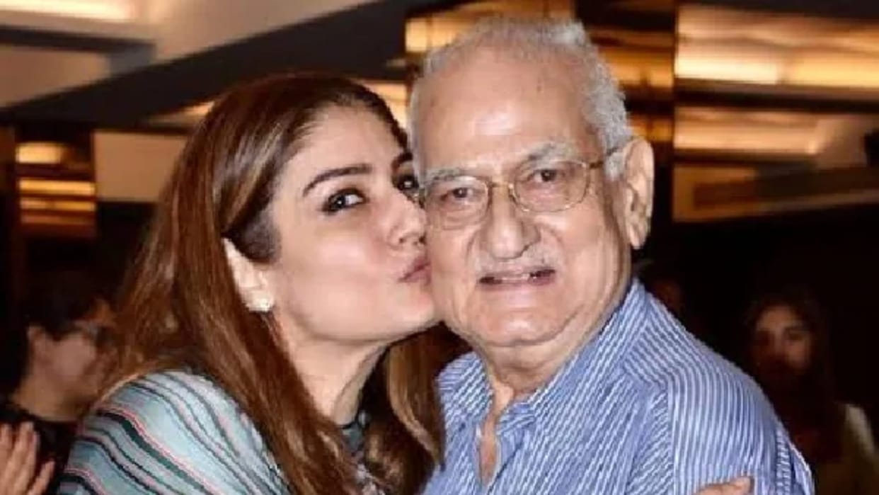 raveena tandon pays tribute to Father ravi tandon At The Unveiling Of The Late Shri Ravi Tandon Chowk