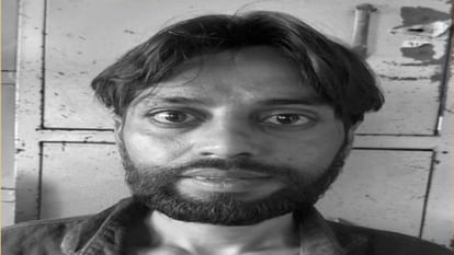 PHOTOS: मास्टरमाइंड के घर की हुई कुर्की, आरोपियों के पोस्टर भी जारी, तस्वीरों में देखें सभी नौ वांटेड के चेहरे Haldwani violence: Posters of accused of Haldwani violence released in haldwani