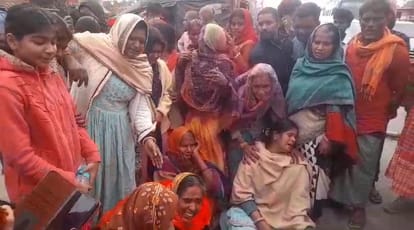 Bihar: In Sitamarhi, a truck crushed father and son riding a bike, one died; People created ruckus in protest
