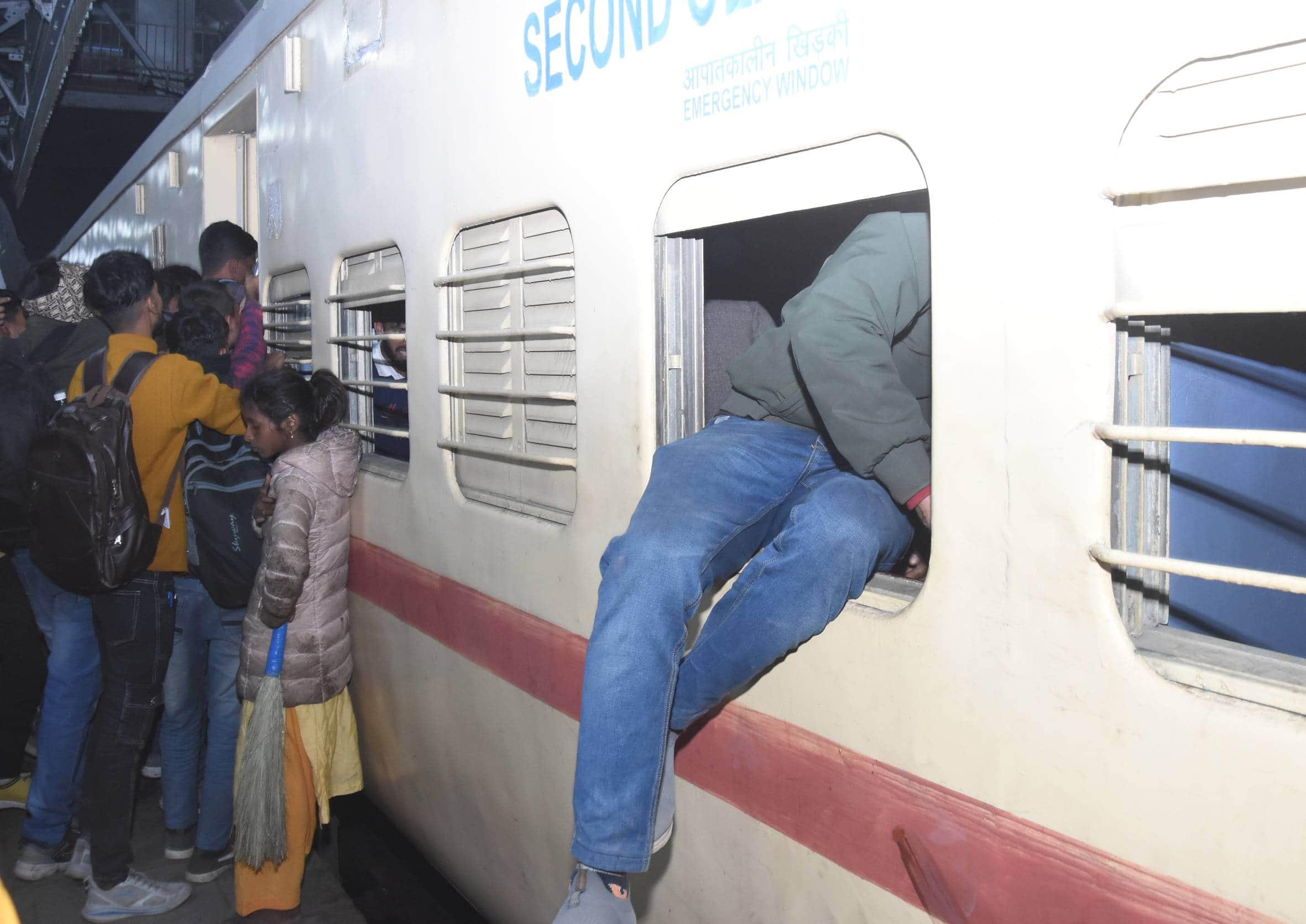 Constable Recruitment: What tragedy have the candidates gone through to go home after the exam, these picture