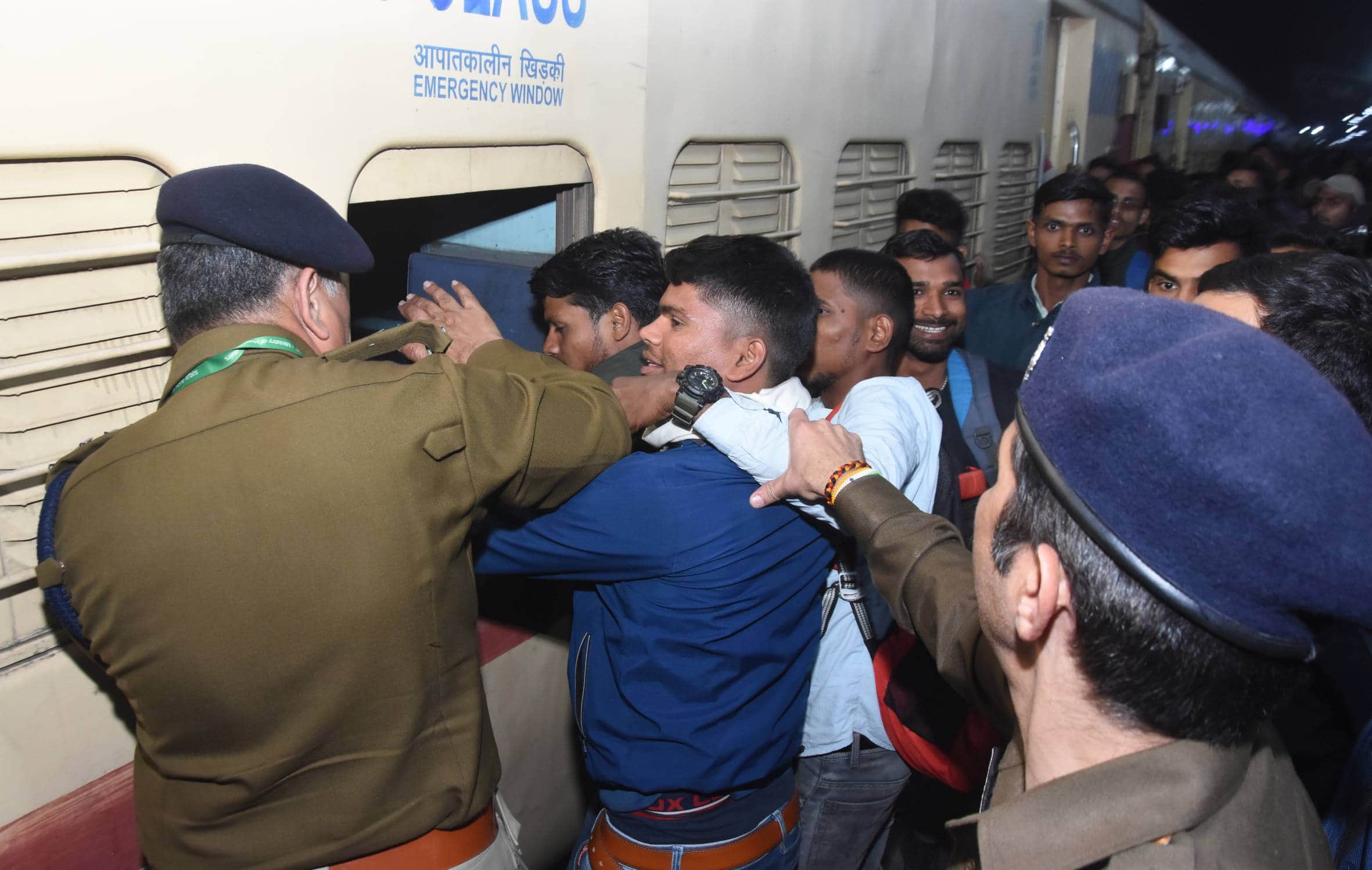 Constable Recruitment: What tragedy have the candidates gone through to go home after the exam, these picture