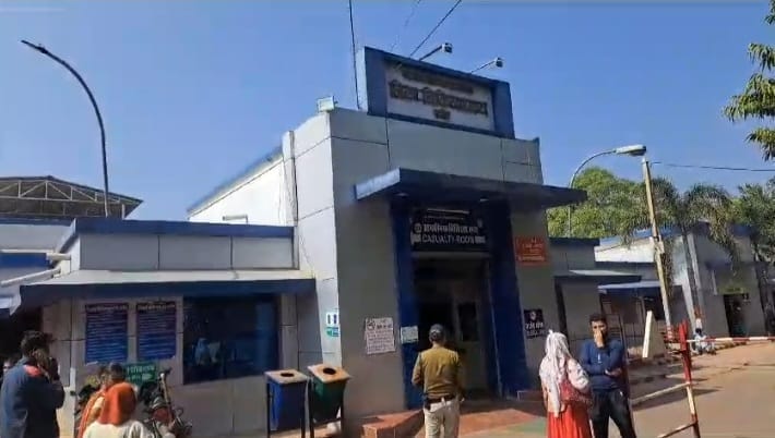 Damoh News: Family members created ruckus over the death of an innocent child in the district hospital,
