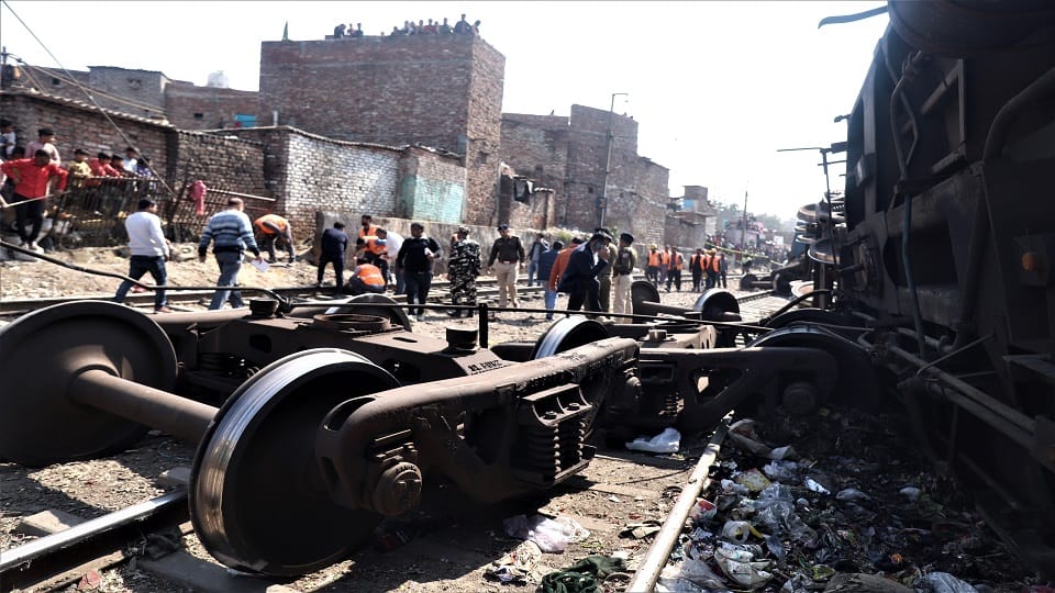 Goods train derails near Sarai Rohilla railway station delhi