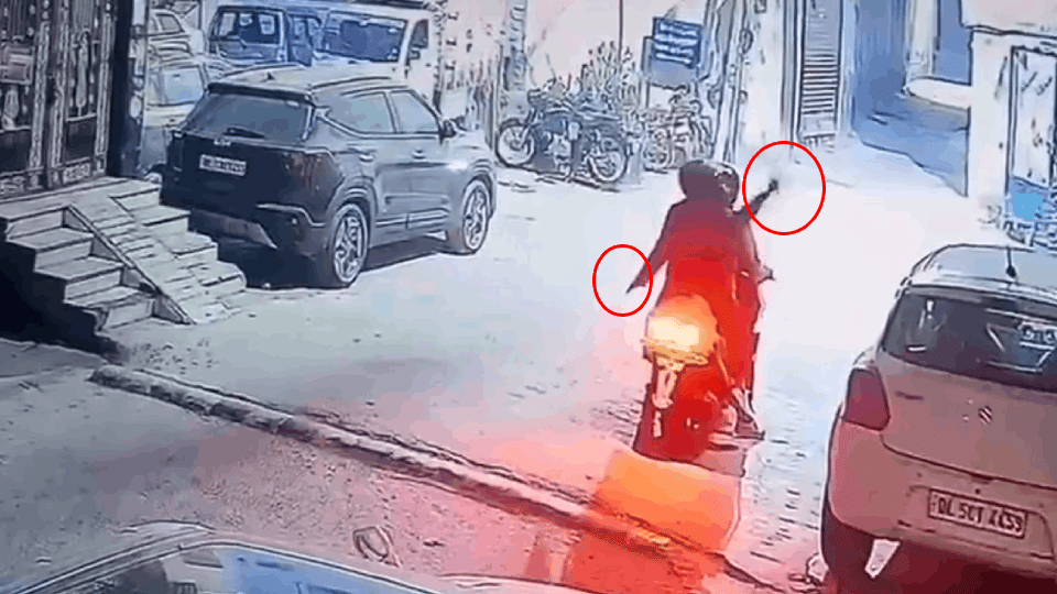 Video of multiple rounds firing outside a house in Yamuna Vihar