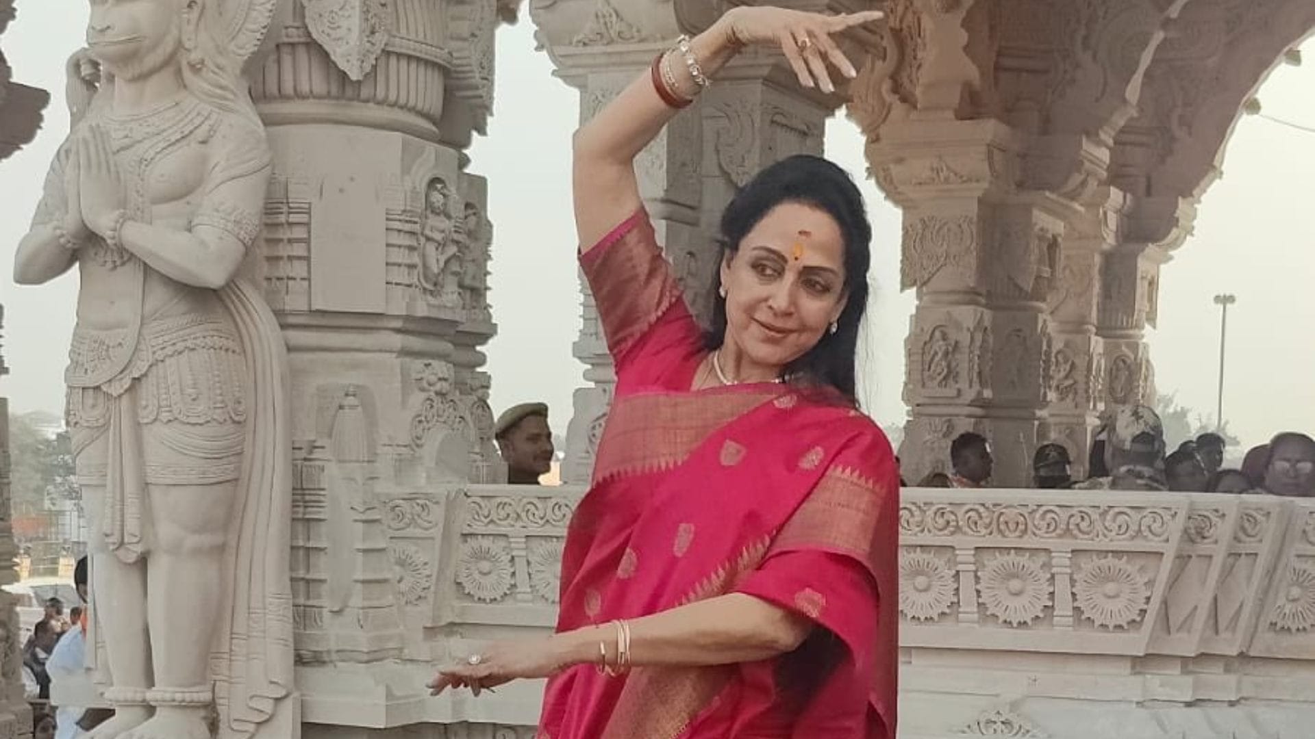 Hema Malini shared pictures of her visit to Ayodhya Ram Mandir Raag Seva enjoyed the darshan of Ram Lalla