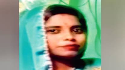Mathura: लग्न में जाने को लेकर हुई कहासुनी, पति ने मारा डंडा फट गया सिर; सुबह फंदे पर लटकी मिली विवाहिता Dead body of married woman found hanging in Mathura Parents filed case against in-laws
