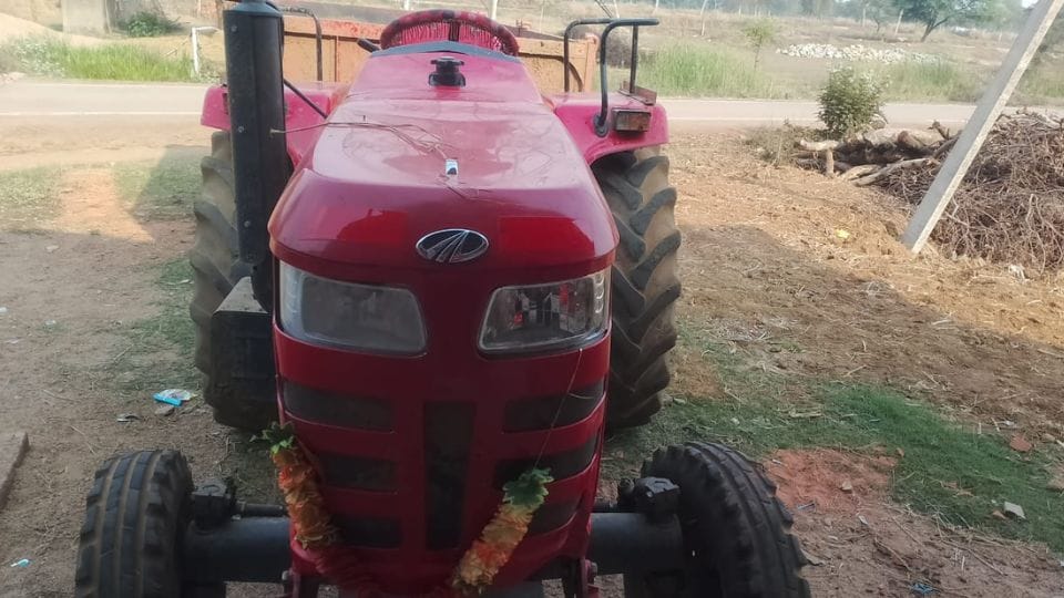 Girl student going to appear for exam died after being hit by tractor in Janjgir Champa