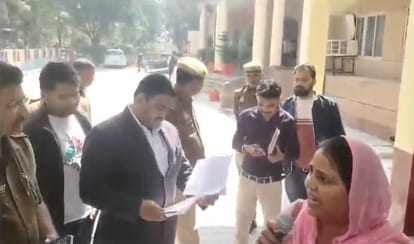 Angered by not getting salary, Hathras municipal worker threatened