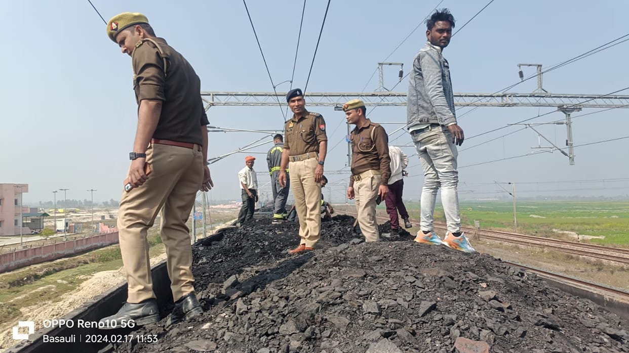 Fire broke out in goods train bogie due to unknown reasons, fire brigade brought it under control in about an