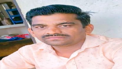 Hathras News: हाईटेंशन लाइन की चपेट में आया ट्रैक्टर, करंट से हुई चालक की मौत Tractor driver dies after being Electric current in tractor from high tension line
