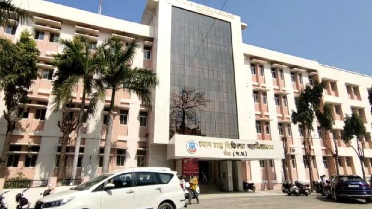 Rewa News Now even dead are troubled by poor arrangement of Sanjay Gandhi Hospital
